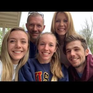 Meet your Posher, Kelly